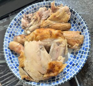 足まわりを皿に盛った写真